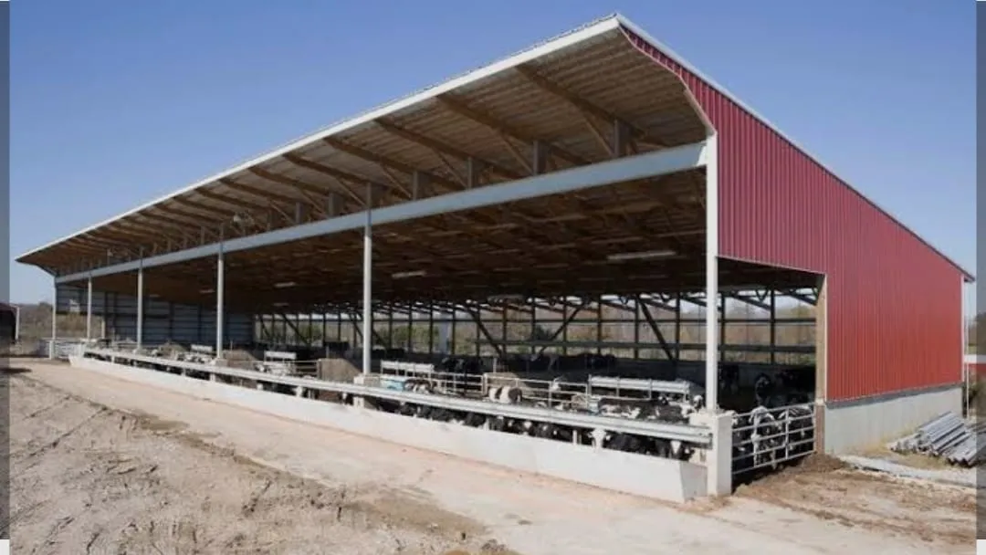 Gancho de grúa en sitio de construcción